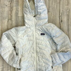 Patagonia Women's White Down Sweater Hoody (feathered)